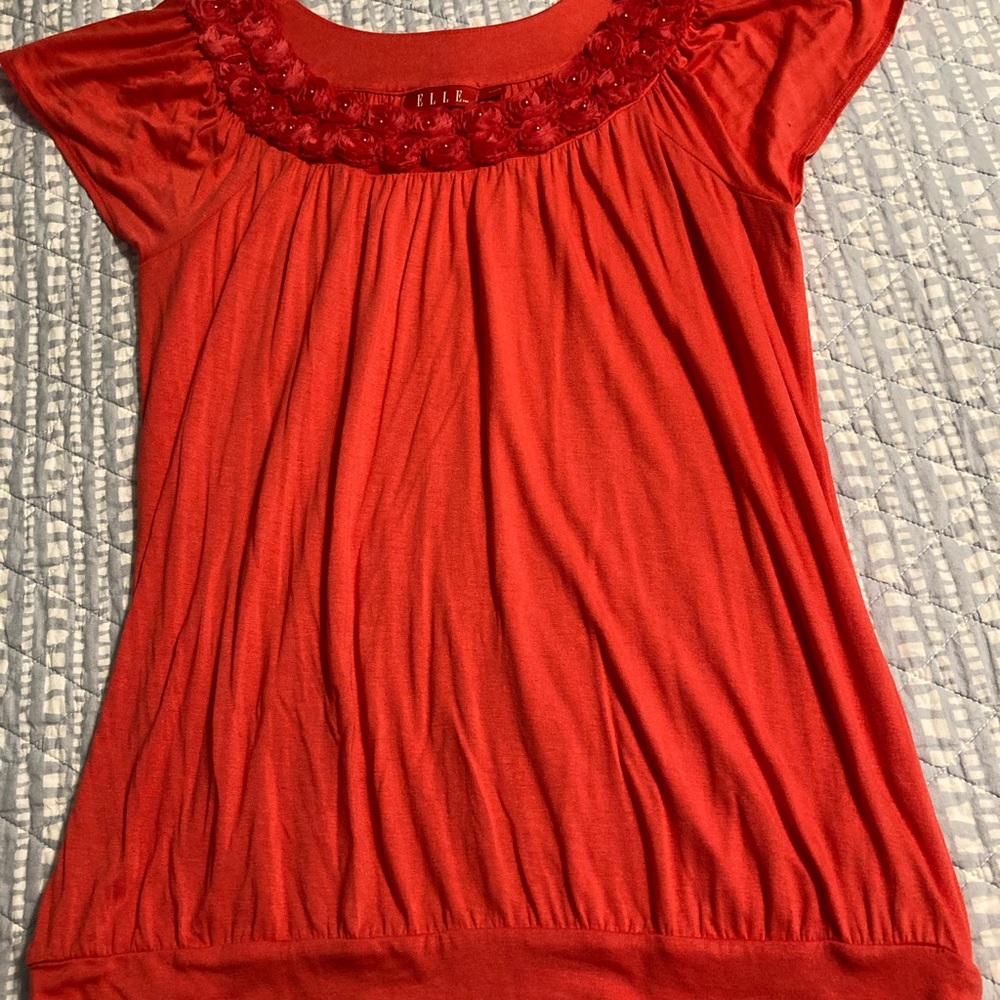 Elle XS coral colored top